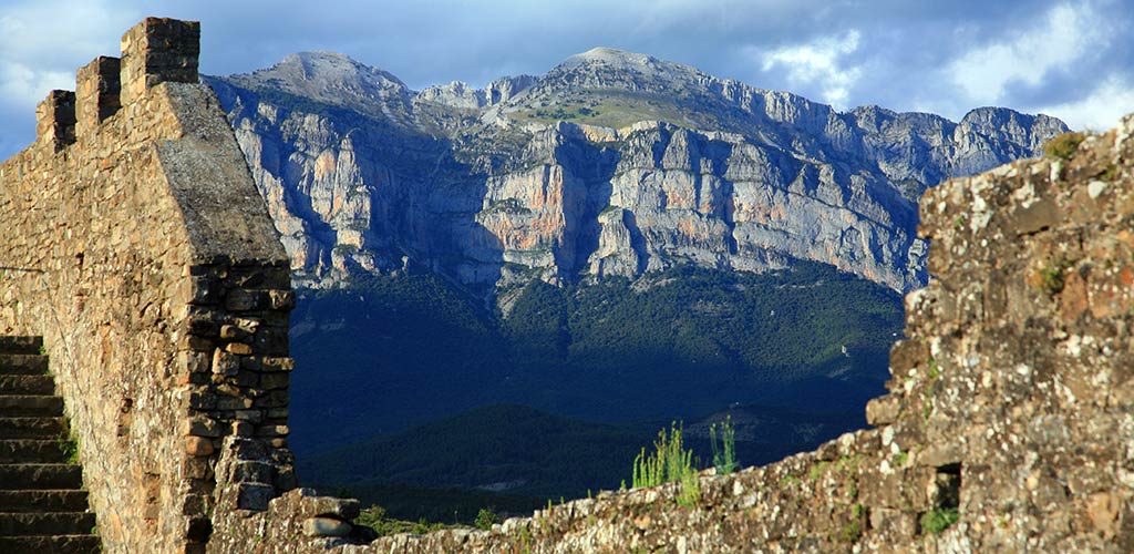 Alto Aragon, walking in the Spanish Pyrenees - visiting spain in march