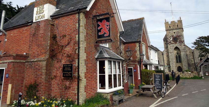 Bicycles in front of a pub in England - Sherpa Cycling Holidays